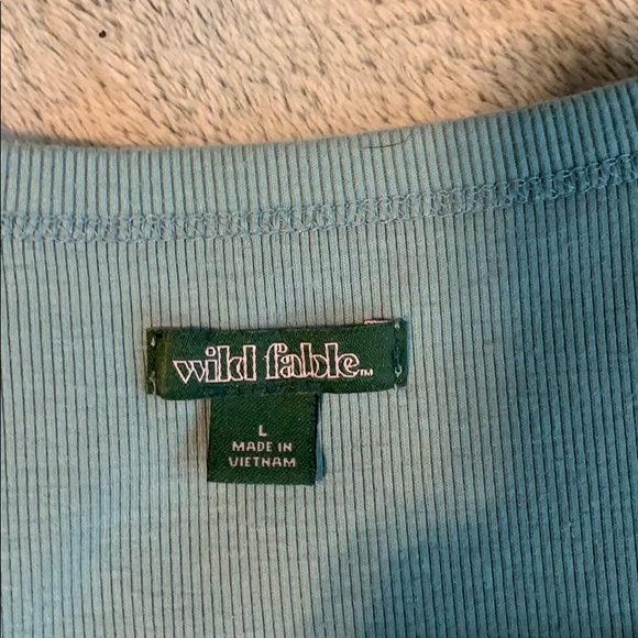 shirt - Picture 2 of 3